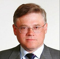 Александр Абрамов Выпускник ФМХФ 1982 г., председатель Совета директоров Evraz Group, член Наблюдательного совета МФТИ, Президент Физтех-Союза